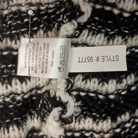 Made for me to look amazing Sweater Dress with Hat - Picture 8 of 9